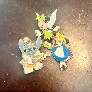 Disney 2008 Trading Pin stitch, Minnie Mouse and Alice in wonderland Character